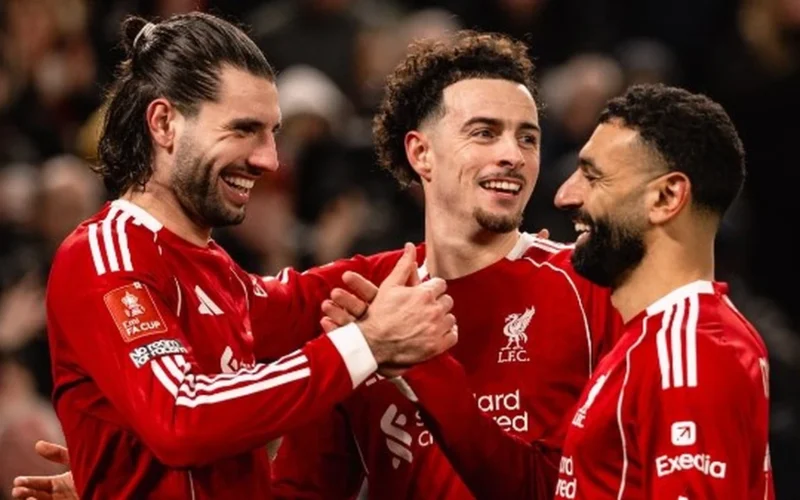 ليفربول يواجه ولفرهامبتون في اختبار حاسم بالدوري الإنجليزي